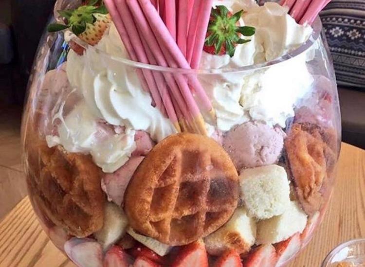 Strawberry Supreme Sunday Will Rock You World With 22 Scoops