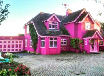 All-Pink Airbnb Is The Ultimate Spot For An Insane Sleepover