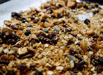 With This Sweet Crunchy Mixture, You’ll Never Buy Store-Bought Granola Again
