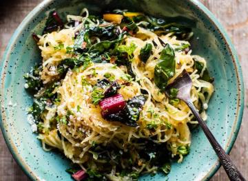 9 Spiralized Veggie Dishes That Give Pasta A Run For Its Money