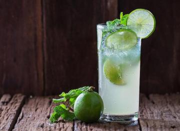 5 Underrated Alternatives To Your Favorite Summer Cocktails