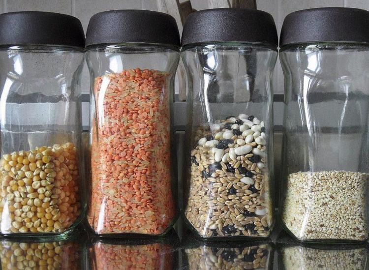 Plastic vs. Glass Tupperware: Why Your Choice Matters