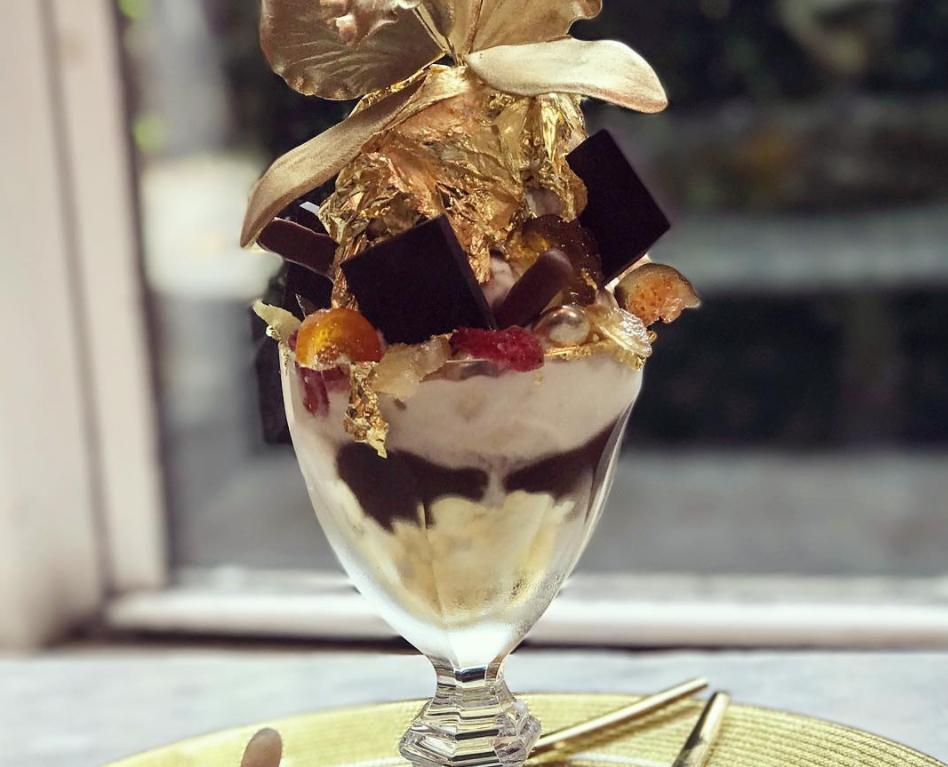 The Golden Opulence Sundae мороженое