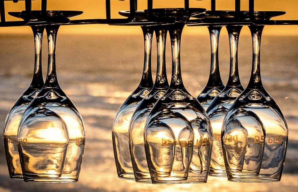 Best Wine Glass For AtHome Drinking Here's What To Buy