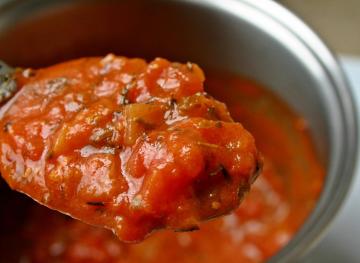 Here’s How To Make Jarred Tomato Sauce Taste Homemade