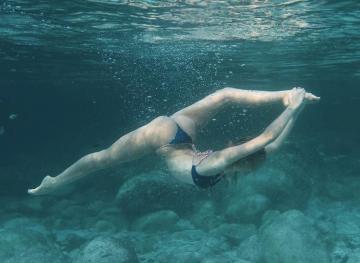 21 Underwater Yoga Photos That Will Make You Feel Oh So Zen