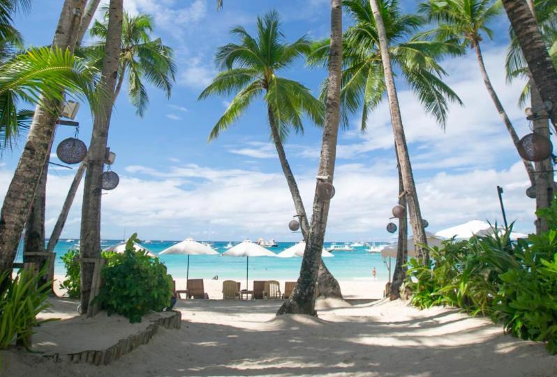 southeast-asia-travel-blogger-job-is-a-year-long-paid-trip