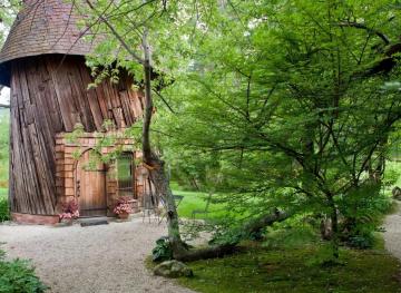 This Round Cottage Airbnb Will Make You Feel Like A Disney Princess