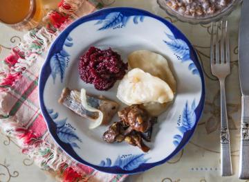 This Is What Christmas Dinner Looks Like In 25 Countries Around The World