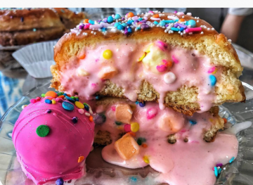 9 Gorgeous Donut Ice Cream Sandwiches That’ll Make You Want Summer