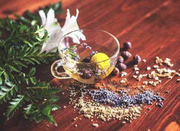 5 Natural Teas You Should Drink For Stress and Anxiety Relief