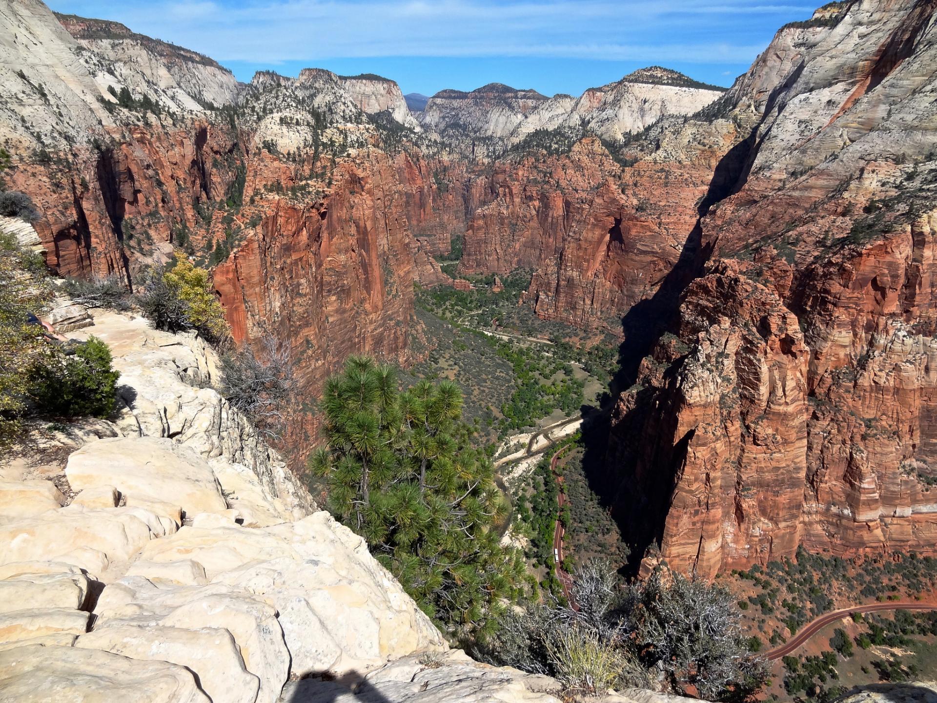 Angels Landing Hike, Utah Uses Rope Chains To Reach Crazy Heights