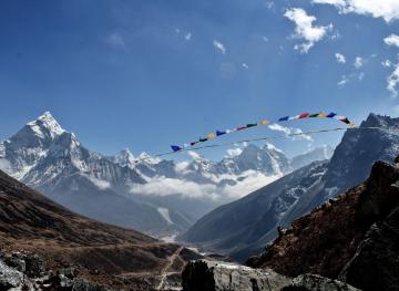 10 Adventurous Foodies Can Hike To This Pop-Up Restaurant On Mount Everest