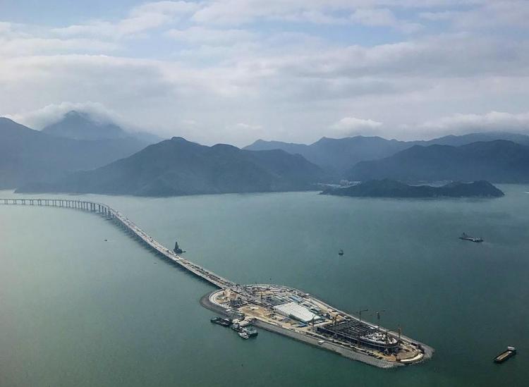 bridge from hong kong to china