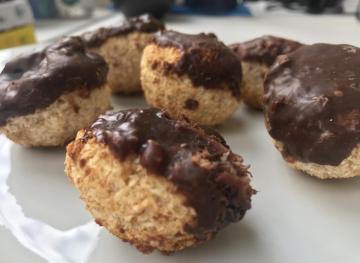 These 3-Ingredient Chocolate-Dipped Coconut Macaroons Will Win Over Any Crowd