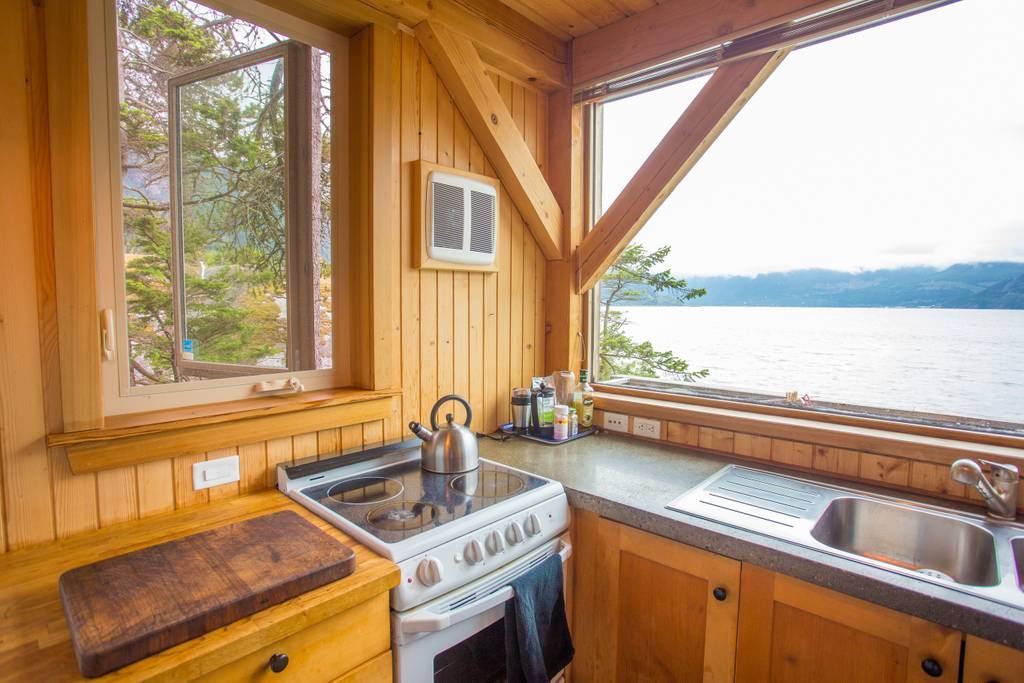 cabin airbnb canada