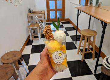 You Need To Try This Thai Dessert Shop’s Twist On Mango Sticky Rice