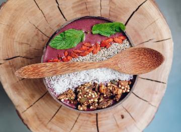 How The Health Benefits Of Açaí Bowls Stack Up