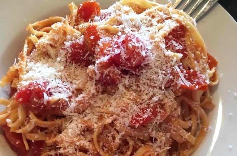 Best Easy Tomato Sauce Recipe To Make At Home On The Fly